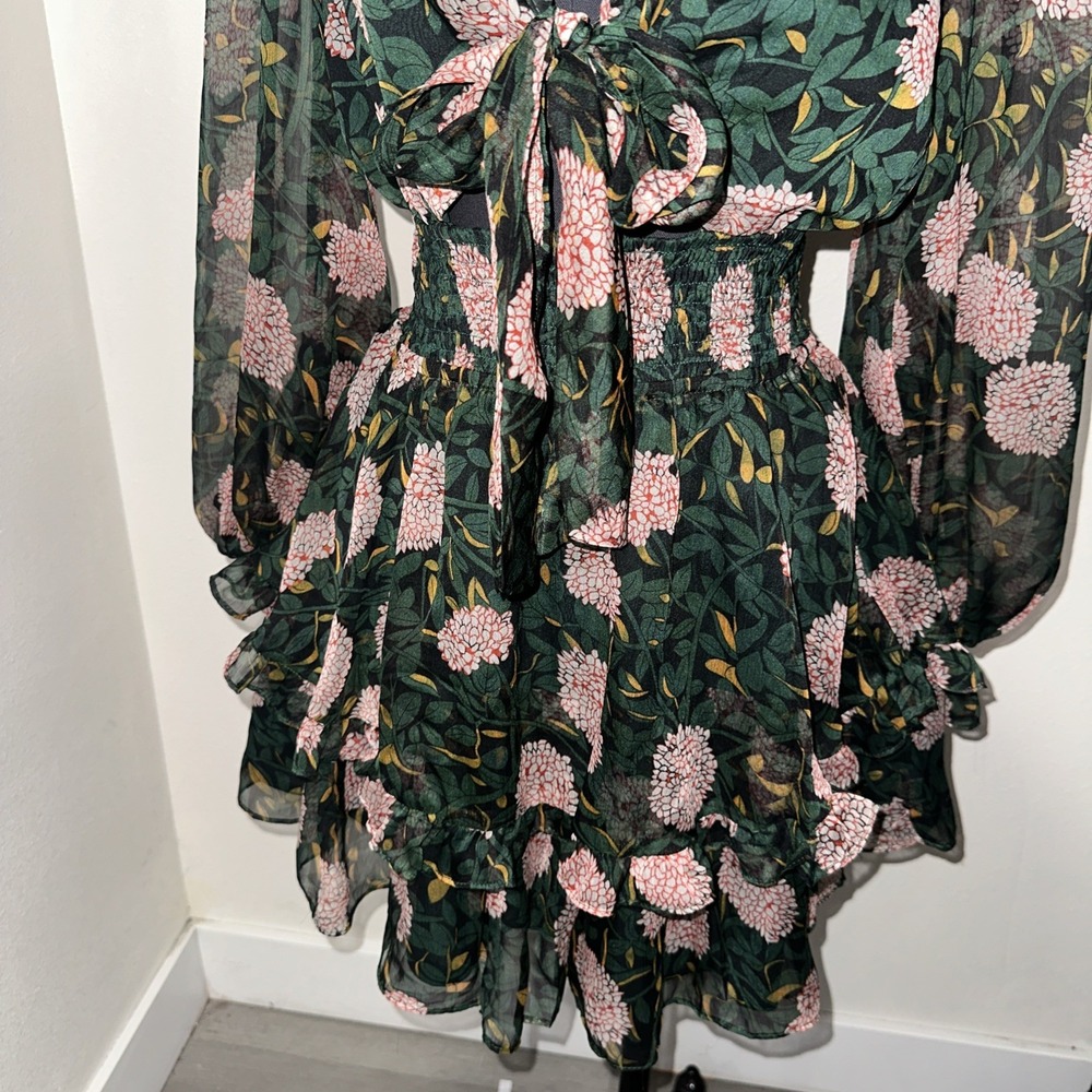 One and‎ Only Collective Floral Deep V Neck Balloon Sleeve Mini Dress Medium - Picture 3 of 12